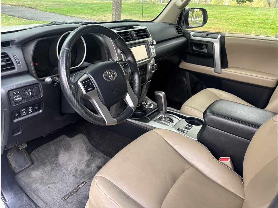 Used 2012 Toyota 4Runner Limited AWD/4WD image 9