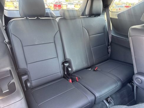 Used 2026 Chevrolet Traverse LT FWD image 12