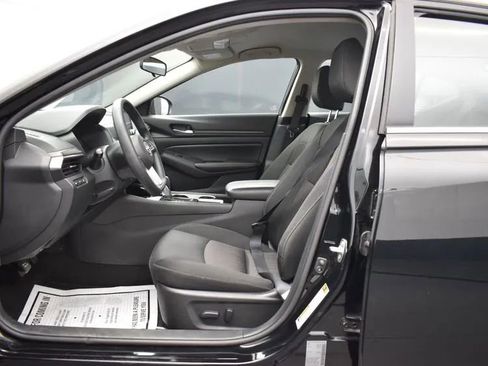 Used 2024 Nissan Altima 2.5 SV image 14