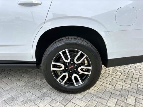 Used 2023 GMC Yukon AT4 w/ AT4 Premium Package image 11