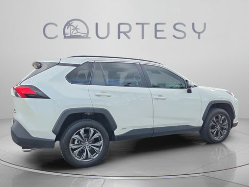 Certified 2022 Toyota RAV4 XLE Premium AWD/4WD image 5