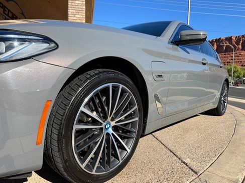 Used 2022 BMW 530e xDrive 530e xDrive w/ Premium Package image 22