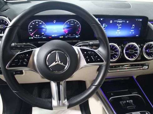 Used 2025 Mercedes-Benz GLA 250 4MATIC image 6