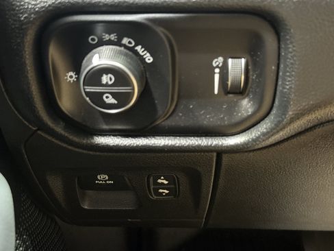Used 2020 RAM 1500 Big Horn AWD/4WD image 30