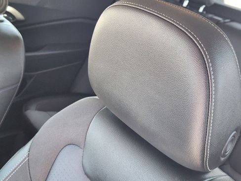 Used 2025 Chevrolet Trax LT FWD image 18