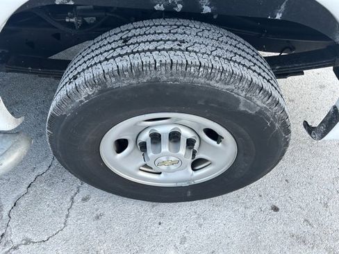 Used 2024 Chevrolet Express 2500 w/ Driver Convenience Package image 10