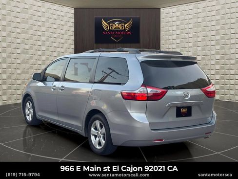 Used 2017 Toyota Sienna LE image 4