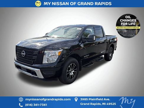 Used 2024 Nissan Titan SV w/ SV Convenience Package image 7