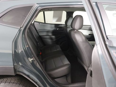 Used 2025 Chevrolet Trax LT FWD image 28