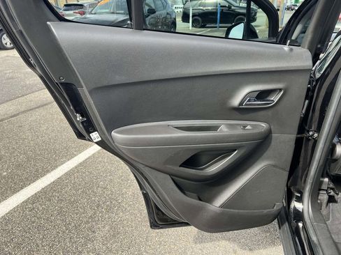 Used 2020 Chevrolet Trax LT w/ LT Convenience Package FWD image 14