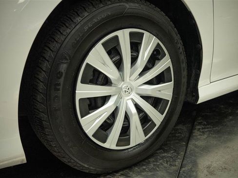 Used 2020 Toyota Camry LE w/ Fleet Convenience Package FWD image 3