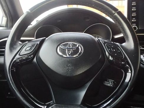 Used 2019 Toyota C-HR XLE image 12