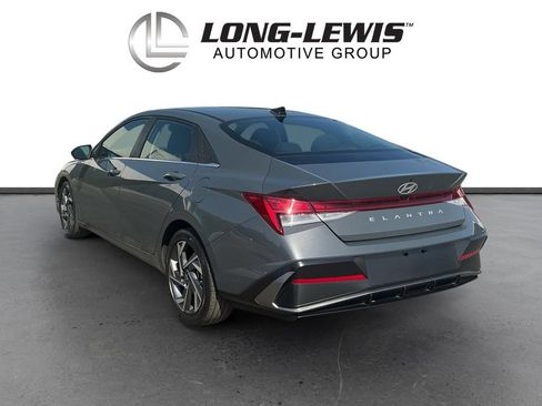 Used 2025 Hyundai Elantra SEL FWD image 4
