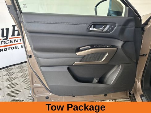 Used 2025 Nissan Pathfinder Platinum w/ Cargo Package AWD/4WD image 10