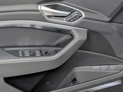 Used 2022 Audi e-tron Premium Plus w/ Premium Plus Package image 15