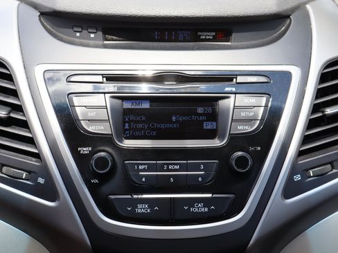 Used 2016 Hyundai Elantra SE FWD image 17
