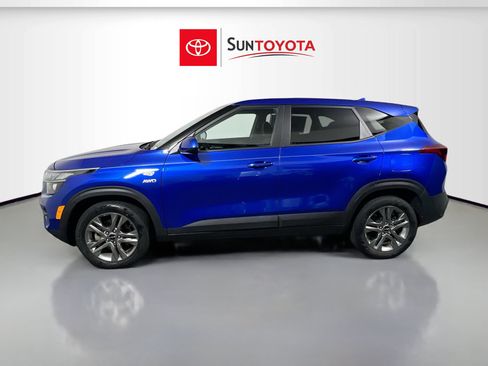 Used 2023 Kia Seltos LX AWD/4WD image 7