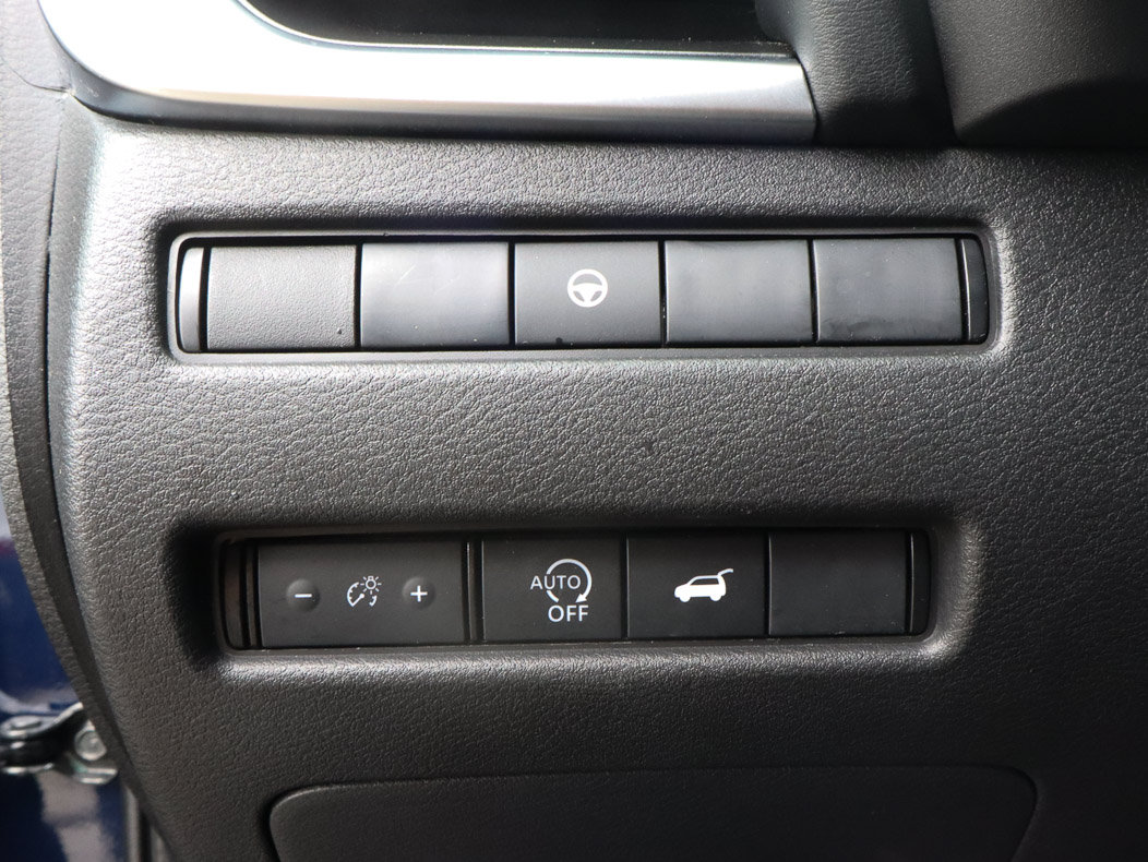 Used 2025 Nissan Rogue SV AWD/4WD image 15