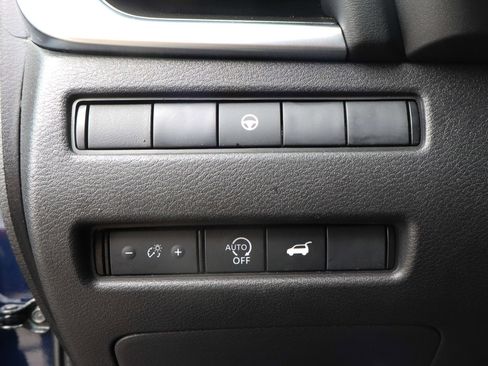Used 2025 Nissan Rogue SV AWD/4WD image 15