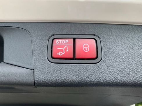 Used 2021 Mercedes-Benz GLC 300 4MATIC image 6