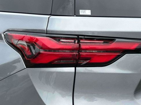 Used 2023 Chevrolet Traverse LT w/ Midnight/Sport Edition AWD/4WD image 9