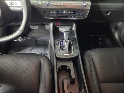 Used 2024 Hyundai Kona SEL FWD image 12