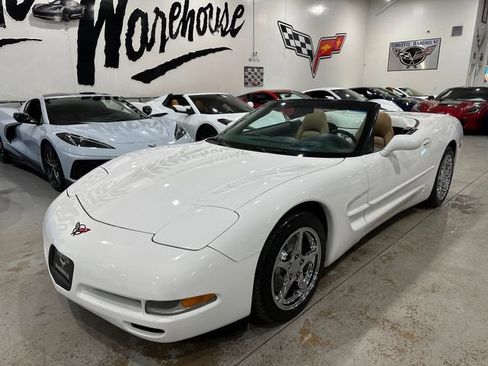 Used 2004 Chevrolet Corvette Convertible w/ Preferred Equipment Group RWD image 17