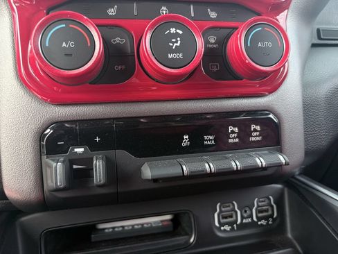 Used 2020 RAM 1500 Big Horn AWD/4WD image 30