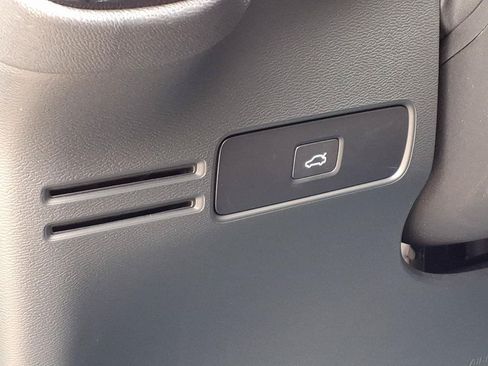Certified 2023 Volvo XC40 Recharge Ultimate AWD/4WD image 11
