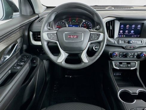 Used 2024 GMC Terrain SLE w/ Driver Convenience Package image 4
