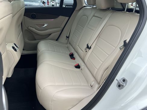 Used 2022 Mercedes-Benz GLC 300 4MATIC w/ Premium Package Lite image 30