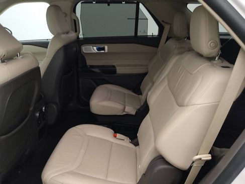 Used 2020 Ford Explorer Platinum w/ Premium Technology Package image 18