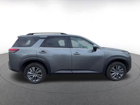 Used 2025 Nissan Pathfinder SV AWD/4WD image 10