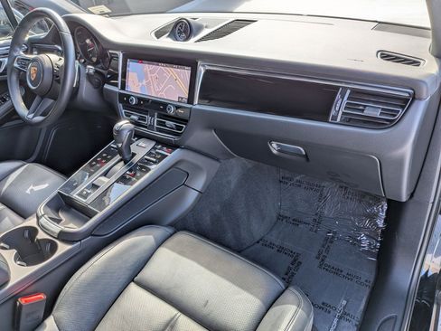 Certified 2024 Porsche Macan AWD/4WD image 25