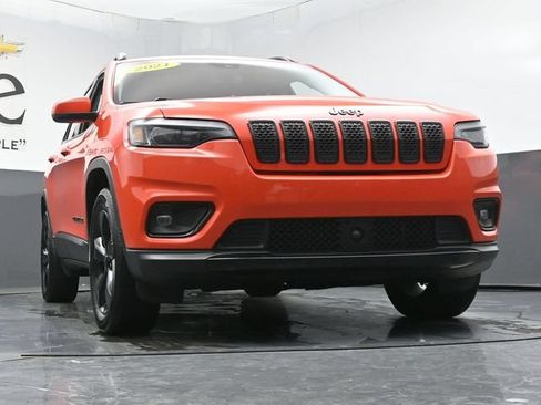 Used 2021 Jeep Cherokee Latitude Plus AWD/4WD image 3