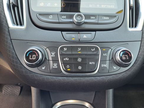 Used 2020 Chevrolet Malibu LT image 18