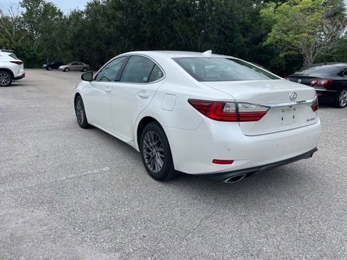 Used 2018 Lexus ES 350 w/ Navigation System Package FWD image 4