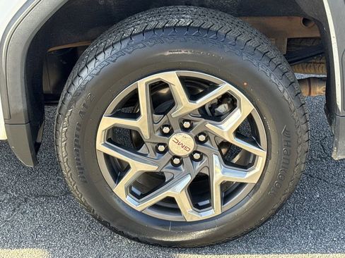 Used 2024 GMC Sierra 1500 SLT w/ X31 Off-Road Package image 19