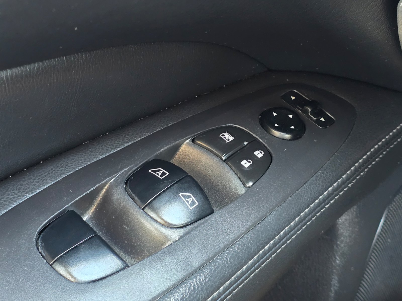 Used 2017 Nissan Pathfinder Platinum FWD image 23