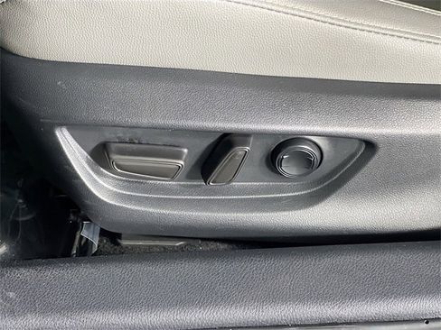 Used 2025 Toyota Camry SE image 12