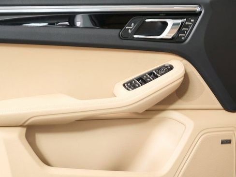 New 2026 Porsche Macan AWD/4WD image 6