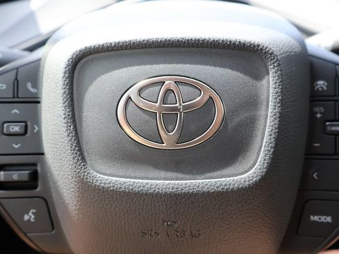 Used 2025 Toyota Prius LE FWD image 25