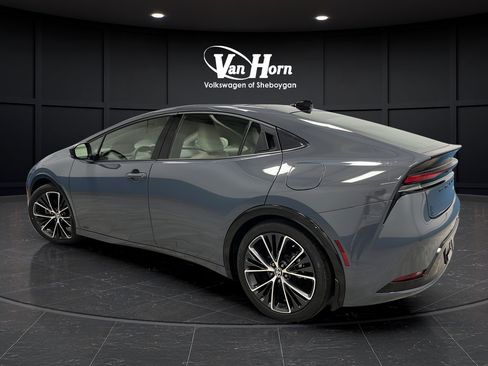 Used 2024 Toyota Prius XLE AWD/4WD image 5