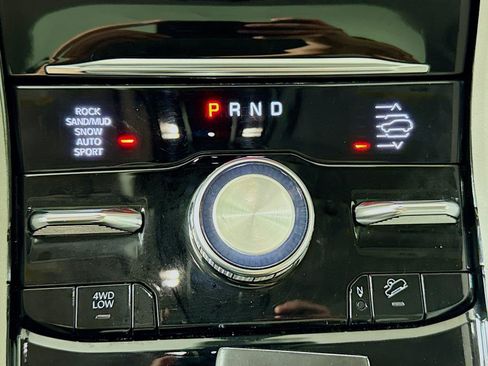 Used 2023 Jeep Grand Cherokee Overland w/ Luxury Tech Group IV AWD/4WD image 15