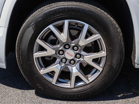 Used 2020 GMC Acadia SLT w/ Driver Alert Package II FWD image 13