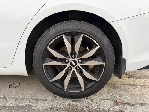 Used 2018 Chevrolet Malibu LT image 16