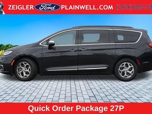 Used 2023 Chrysler Pacifica Limited FWD image 2