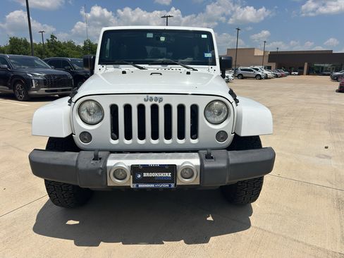 Used 2014 Jeep Wrangler Unlimited Sahara w/ Connectivity Group AWD/4WD image 18