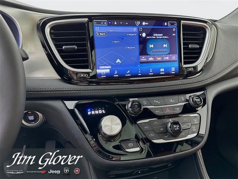 New 2026 Chrysler Pacifica Pinnacle w/ Trailer Tow Group image 30