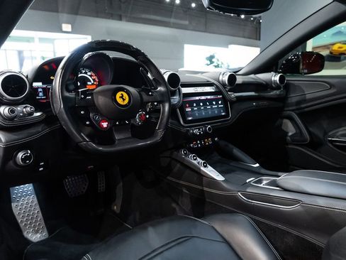 Used 2019 Ferrari GTC4Lusso AWD/4WD image 32